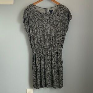 Gap Short Sleeve Mini Dress With Pockets In Black/Gray Leaf Print Size Small